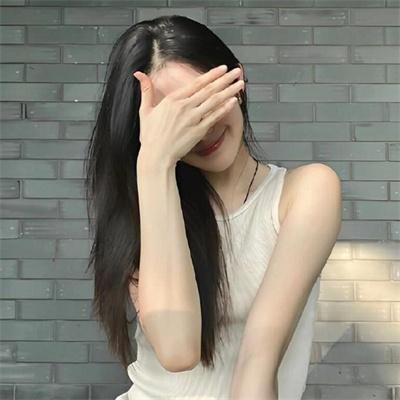 濠河边上的女人